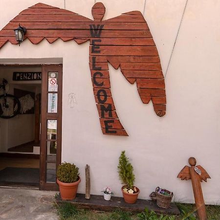 Bike Bistro A Penzion U Vsech Andelu ノヴェー・ムニェスト・ポト・スムルケム エクステリア 写真