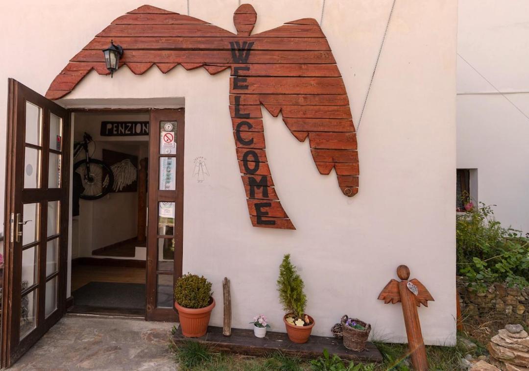 Bike Bistro A Penzion U Vsech Andelu ノヴェー・ムニェスト・ポト・スムルケム エクステリア 写真
