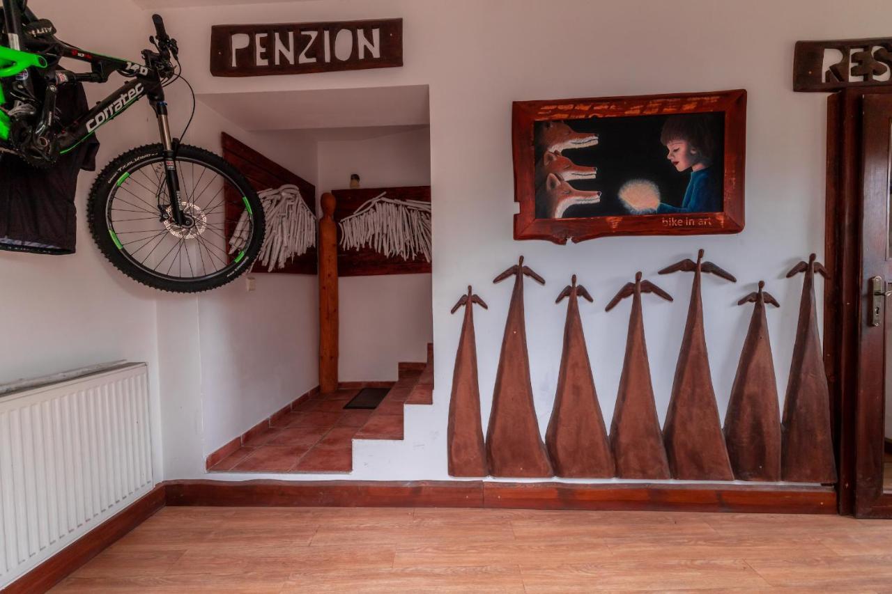 Bike Bistro A Penzion U Vsech Andelu ノヴェー・ムニェスト・ポト・スムルケム エクステリア 写真
