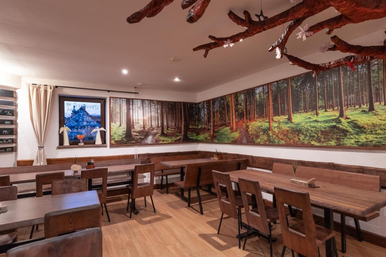 Bike Bistro A Penzion U Vsech Andelu ノヴェー・ムニェスト・ポト・スムルケム エクステリア 写真